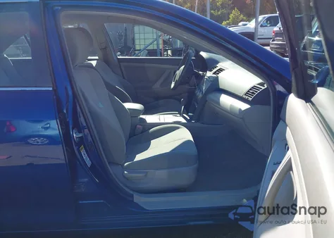 2010 Toyota Camry Le z USA, uszkodzony, nr VIN 4T1BF3EK3AU565190